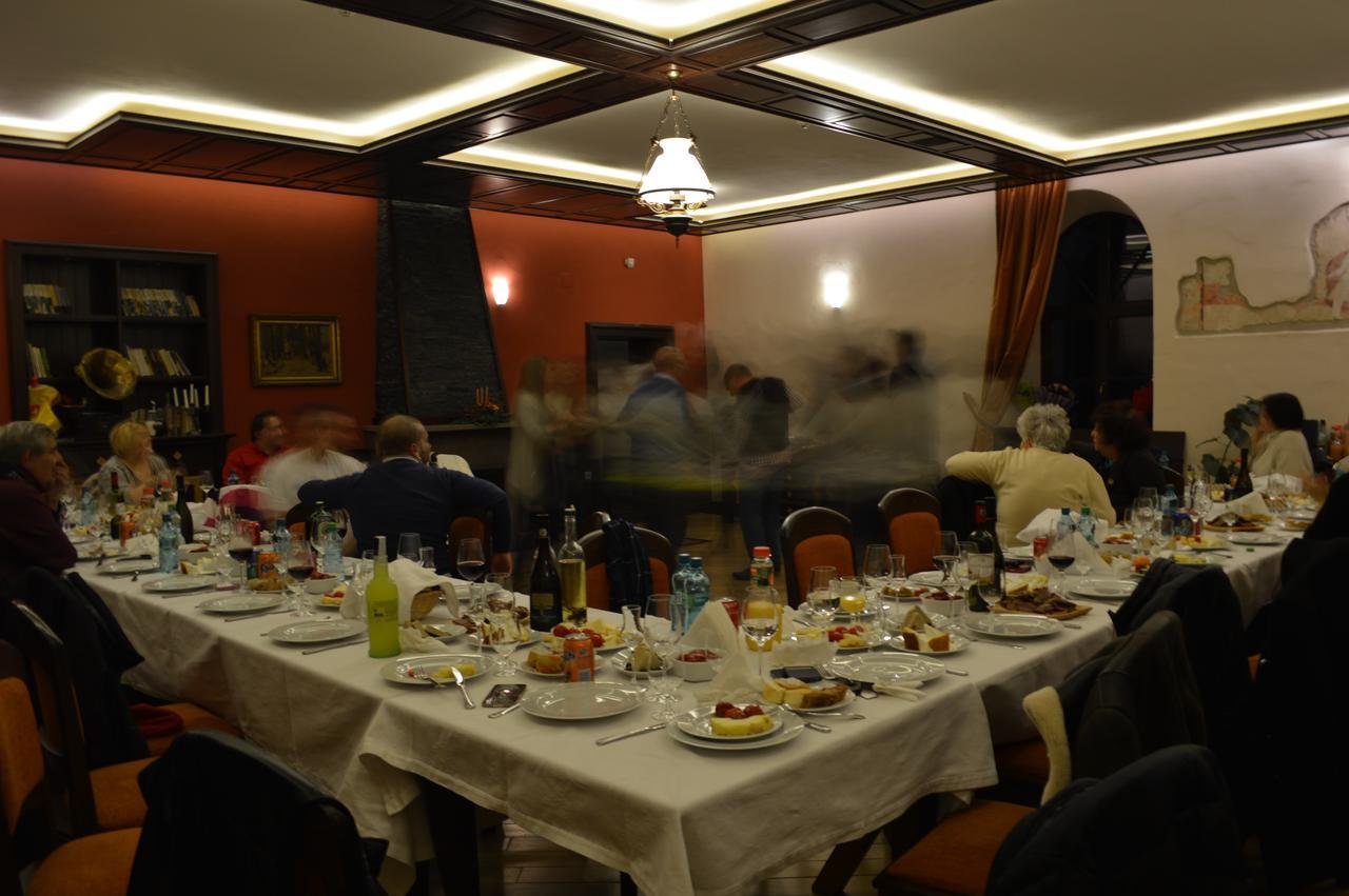 Castle Hotel Daniel Baraolt Luaran gambar