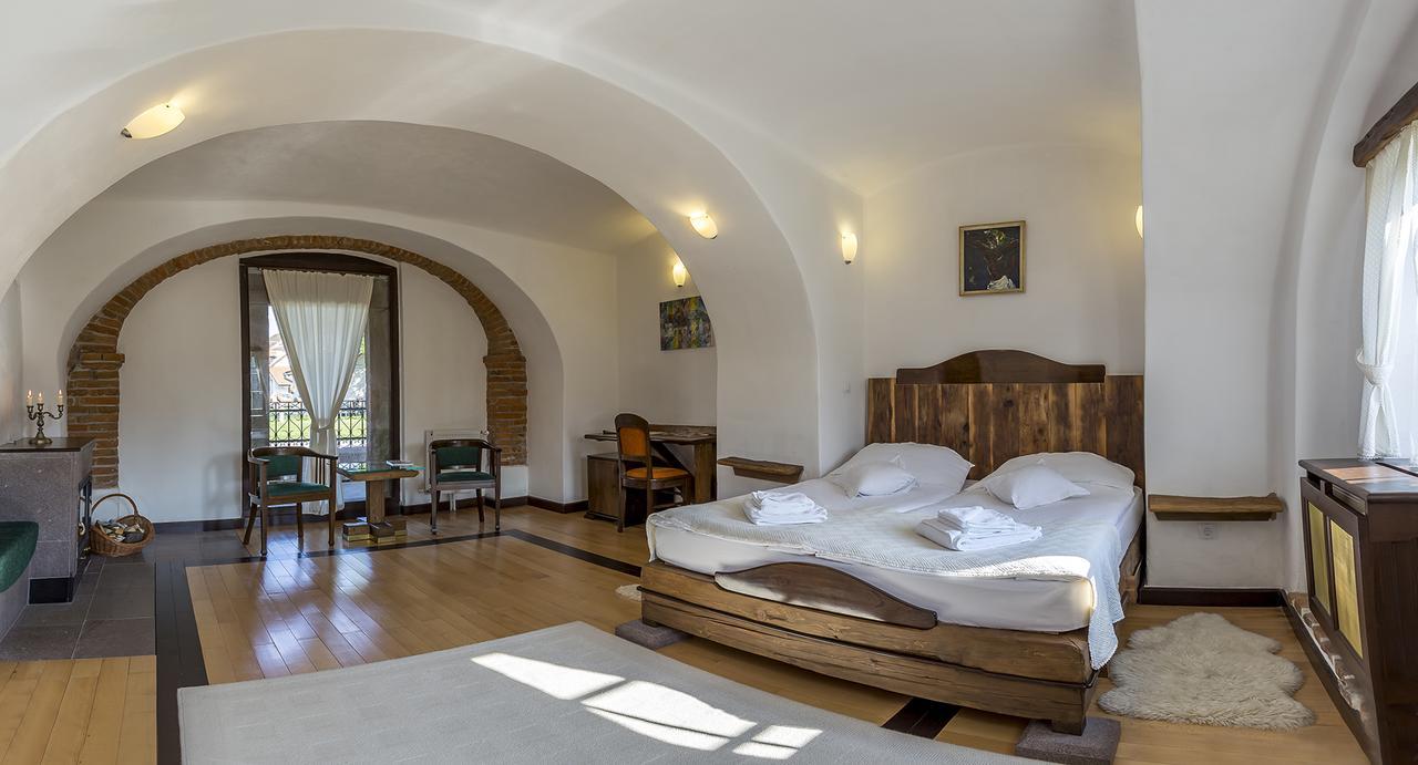 Castle Hotel Daniel Baraolt Luaran gambar